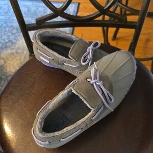 JBU Womem Waterproof Moccasins in Gray with Lavender Trim